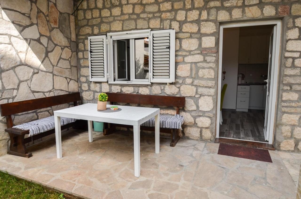 Apartamento Modern Seaside Escape - Stunning Sea View - Private & Stylish Kotor Exterior foto