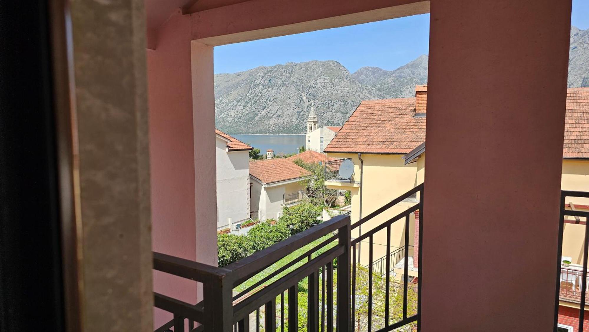 Apartamento Modern Seaside Escape - Stunning Sea View - Private & Stylish Kotor Exterior foto