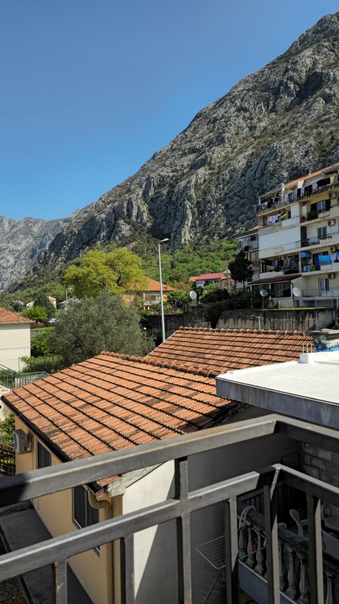 Apartamento Modern Seaside Escape - Stunning Sea View - Private & Stylish Kotor Exterior foto
