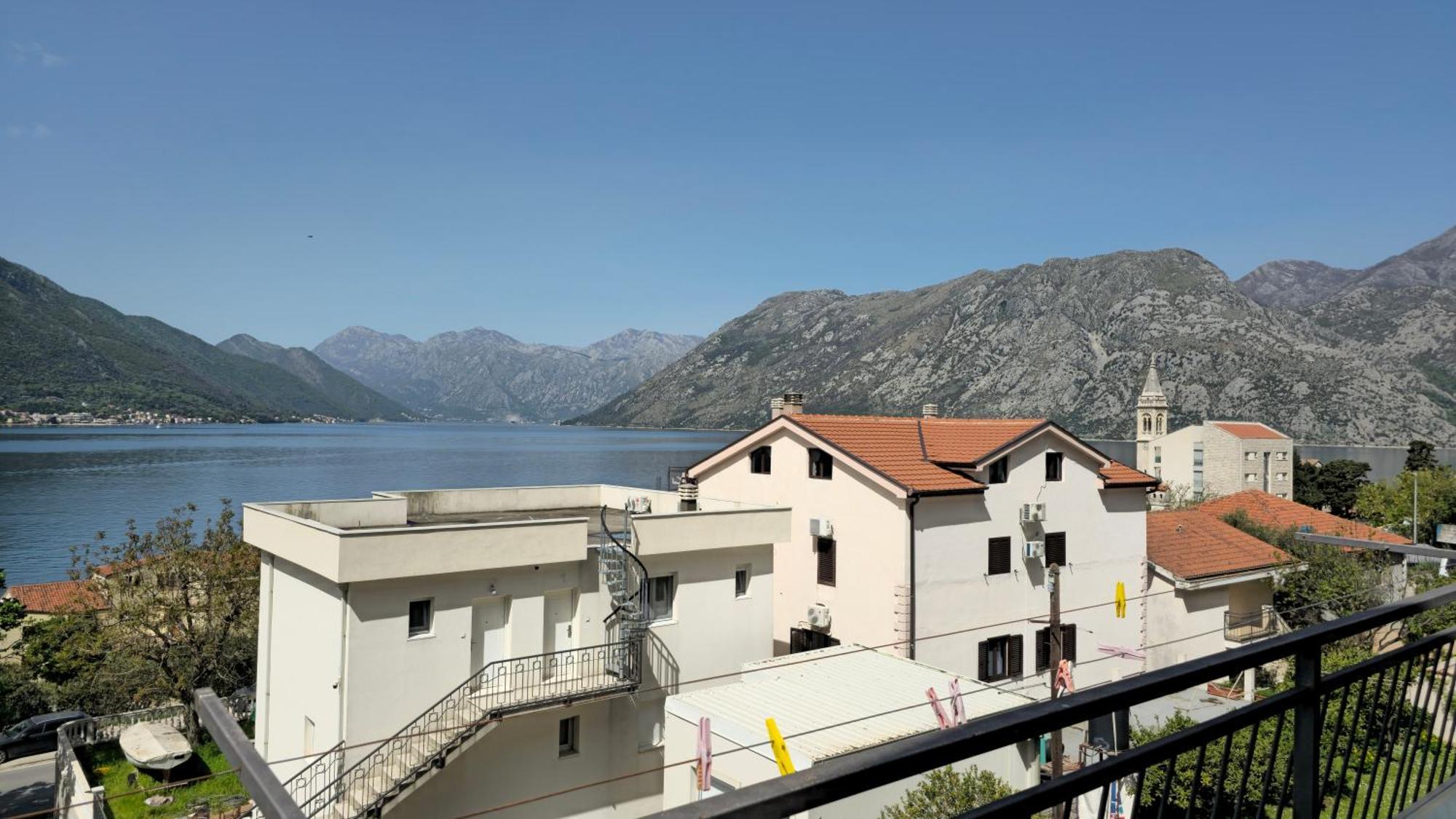 Apartamento Modern Seaside Escape - Stunning Sea View - Private & Stylish Kotor Exterior foto