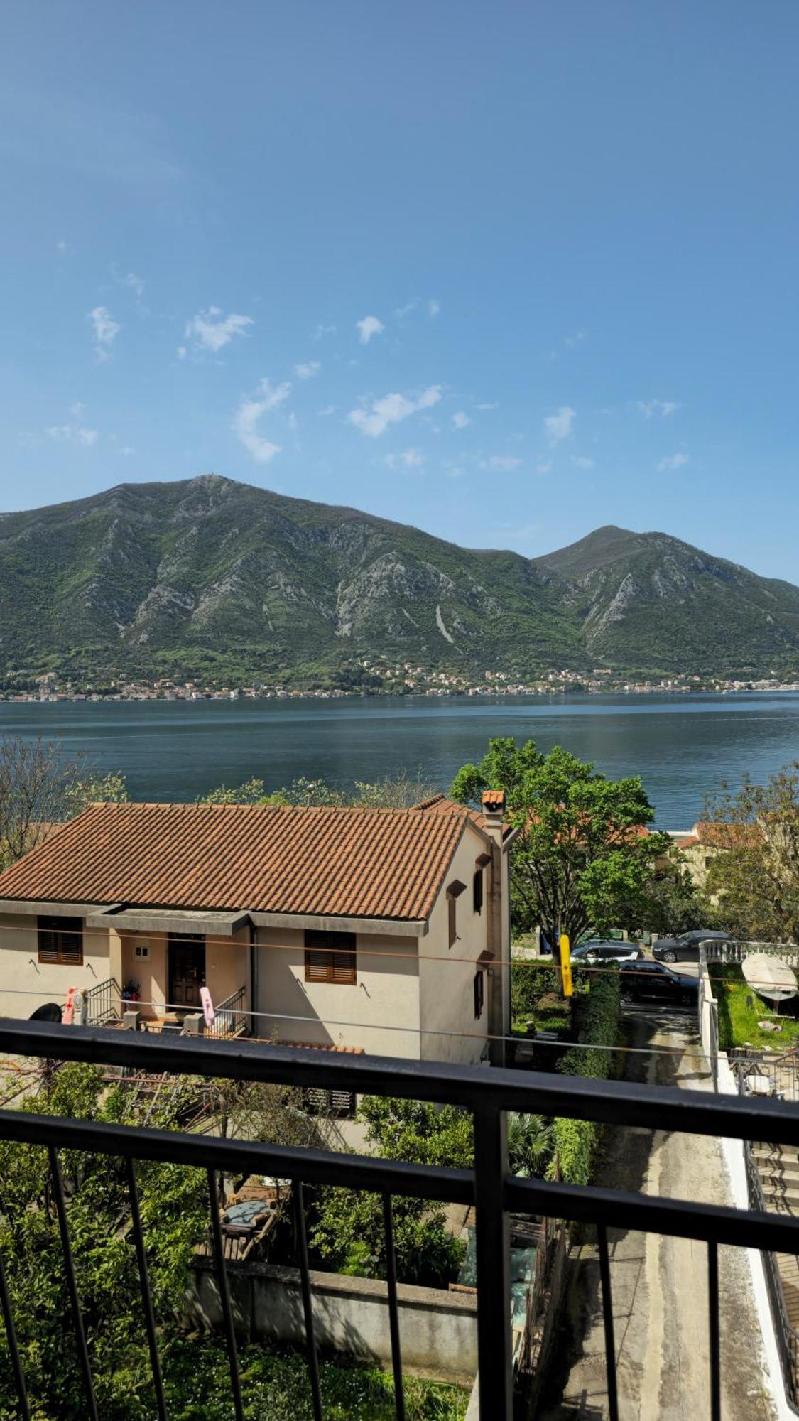 Apartamento Modern Seaside Escape - Stunning Sea View - Private & Stylish Kotor Exterior foto
