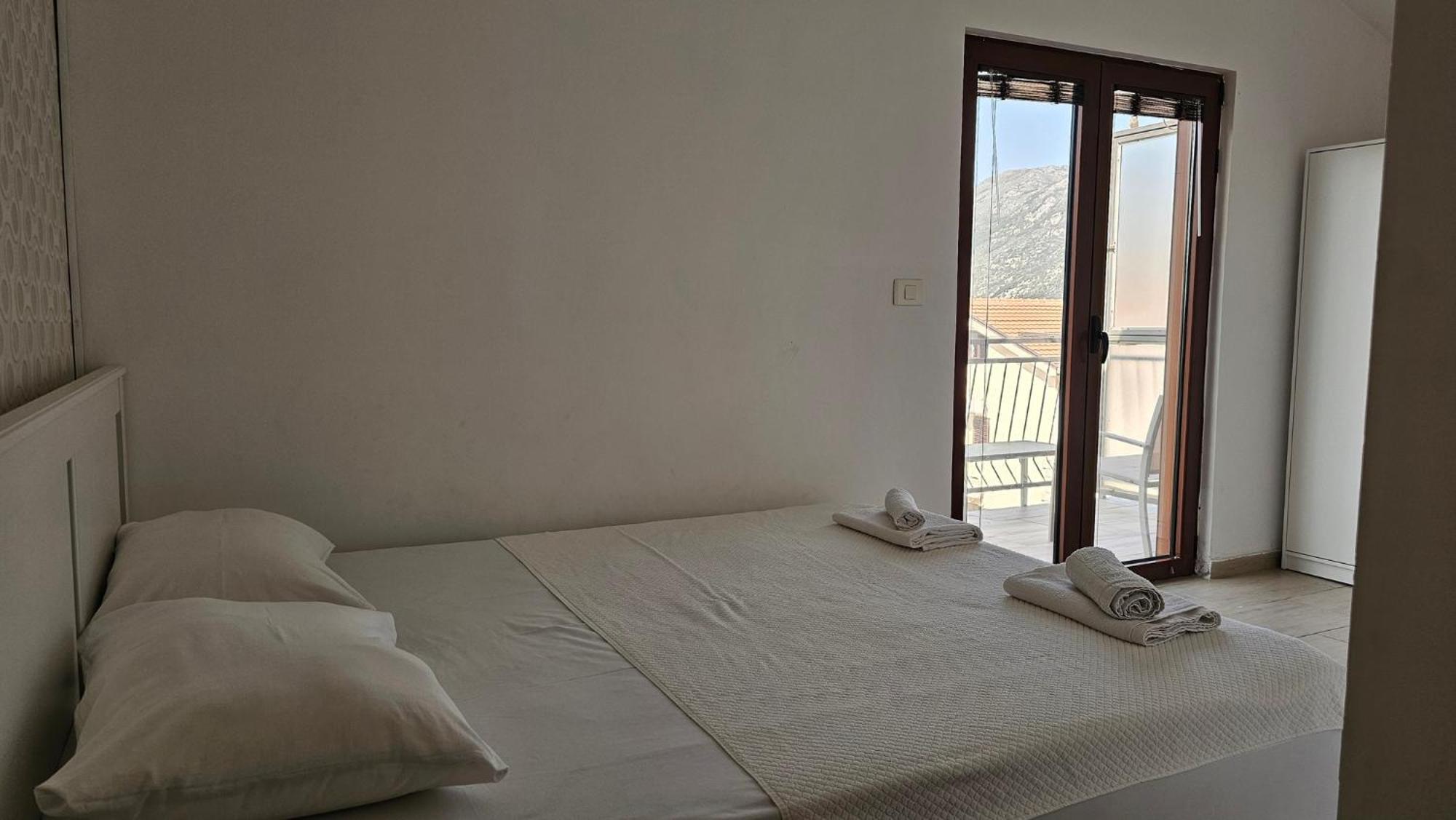 Apartamento Modern Seaside Escape - Stunning Sea View - Private & Stylish Kotor Exterior foto