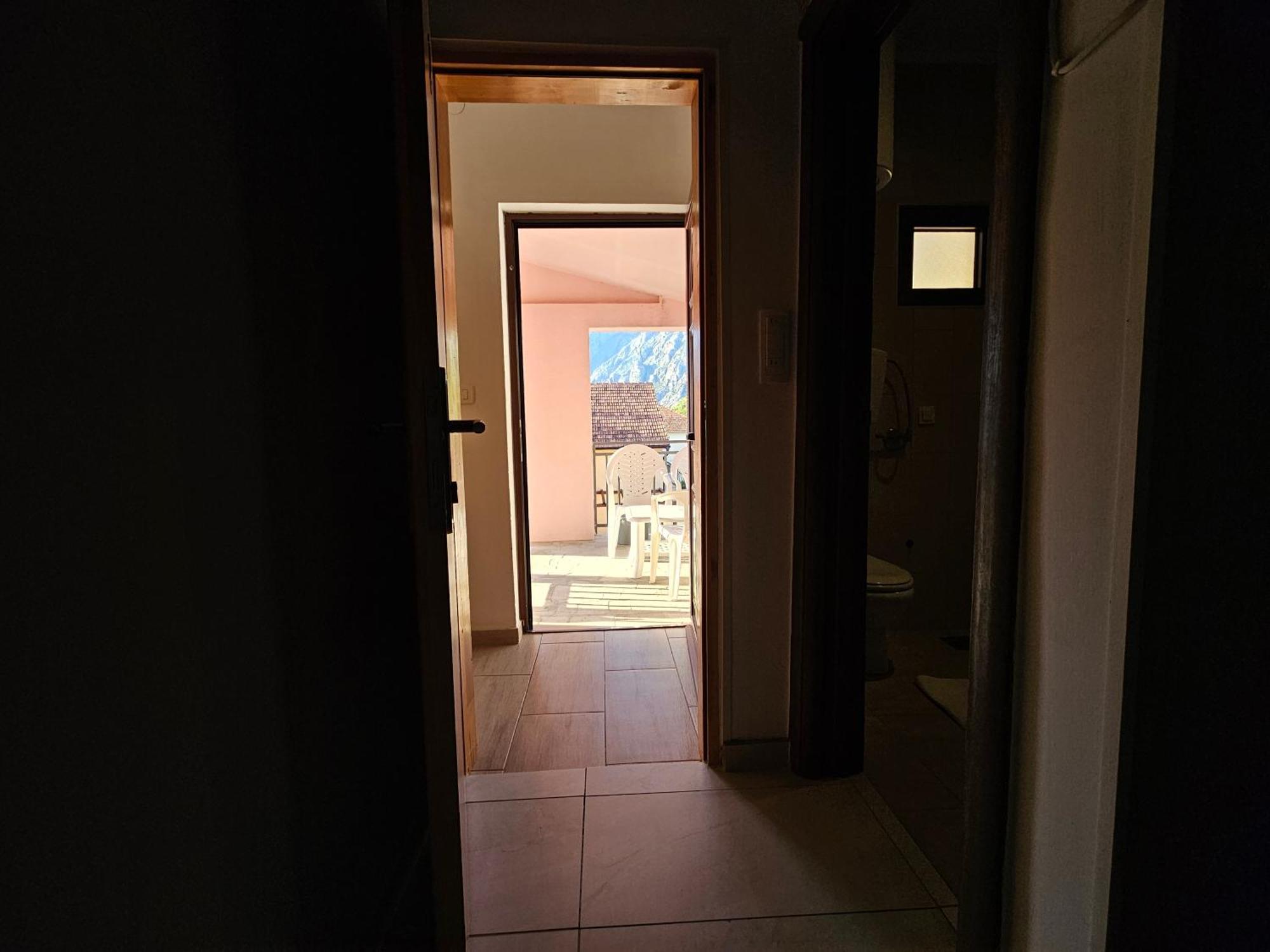 Apartamento Modern Seaside Escape - Stunning Sea View - Private & Stylish Kotor Exterior foto
