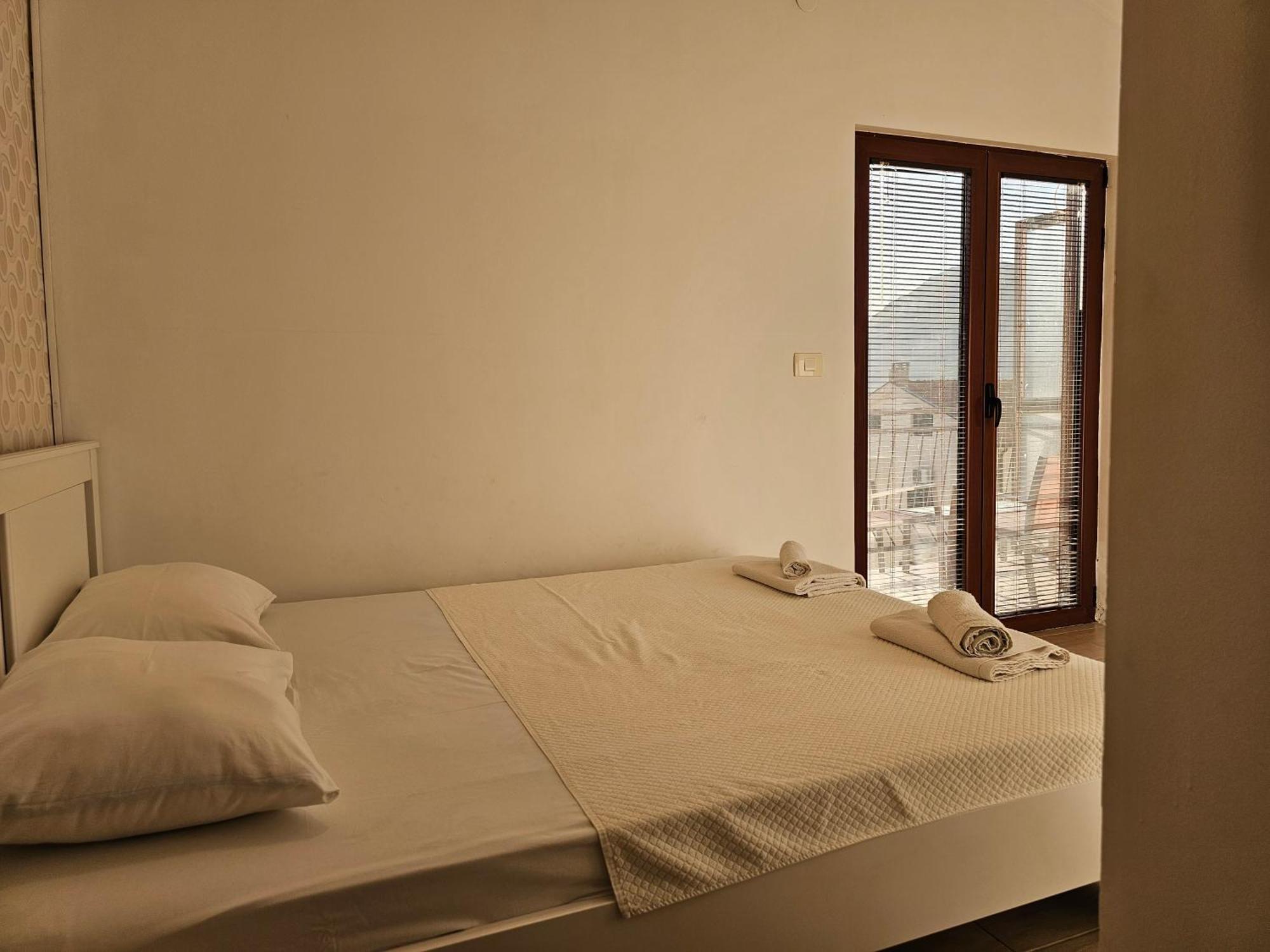 Apartamento Modern Seaside Escape - Stunning Sea View - Private & Stylish Kotor Exterior foto