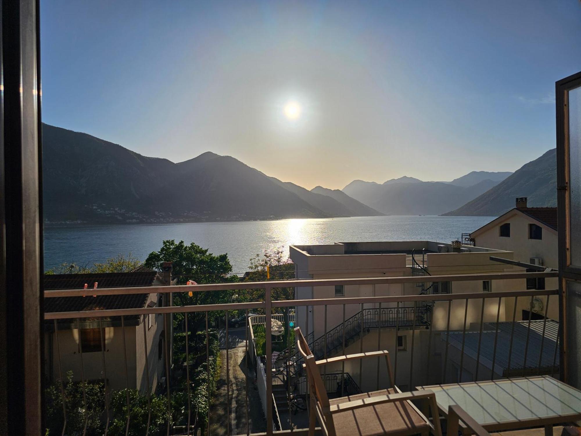 Apartamento Modern Seaside Escape - Stunning Sea View - Private & Stylish Kotor Exterior foto