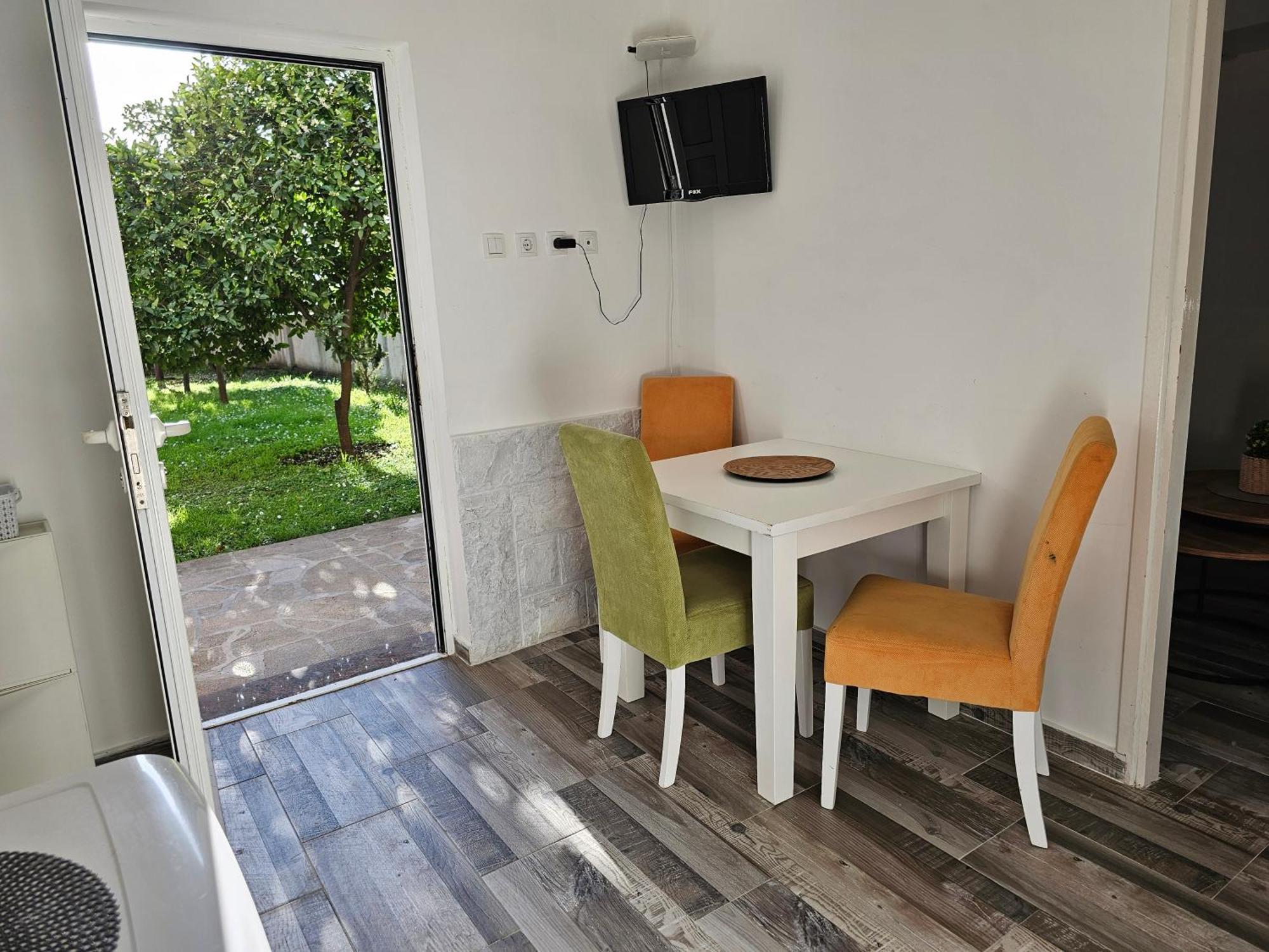Apartamento Modern Seaside Escape - Stunning Sea View - Private & Stylish Kotor Exterior foto